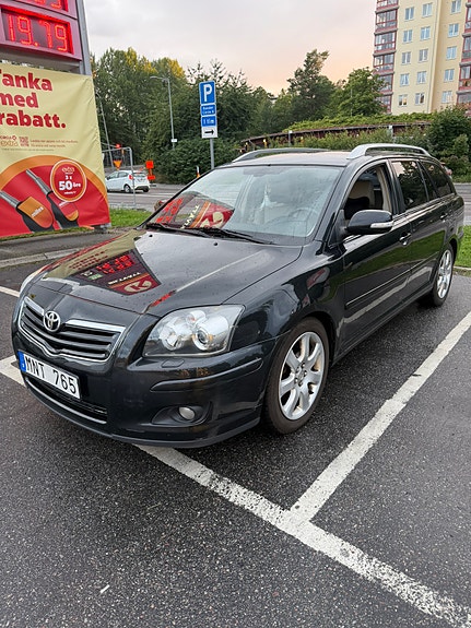 Toyota Avensis 2 of 5