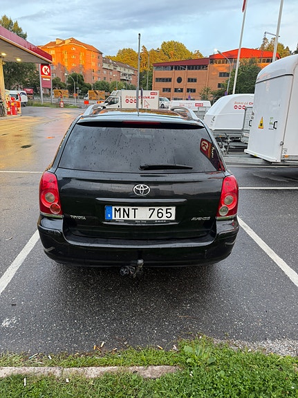 Toyota Avensis 3 of 5