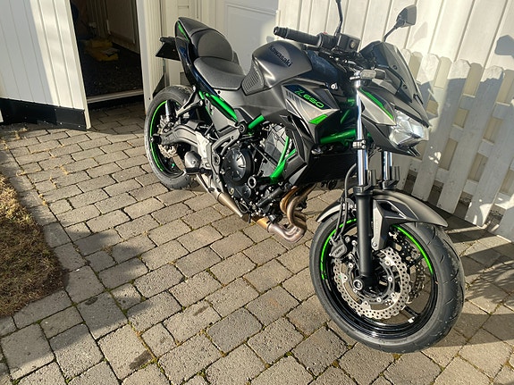 Kawasaki Ninja Z650 3 of 4