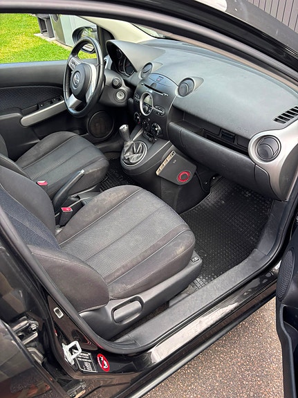 Mazda 2 9 of 12