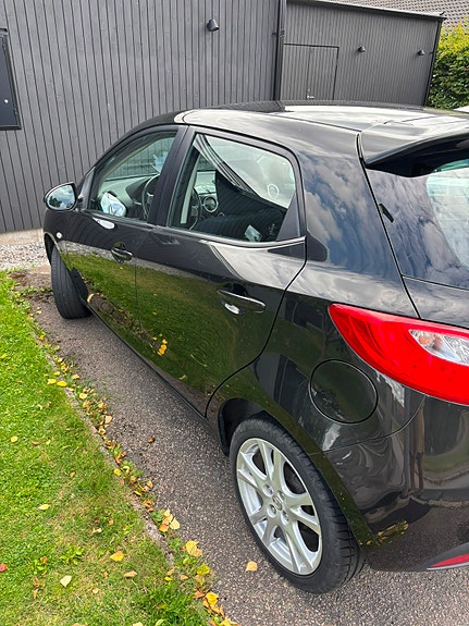 Mazda 2 3 of 12