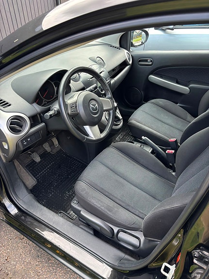 Mazda 2 11 of 12