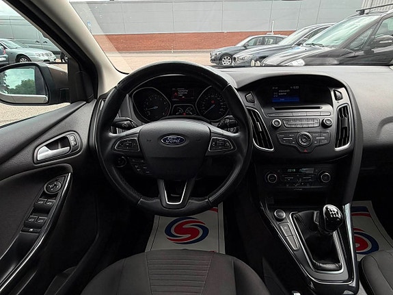 Ford Focus 9 of 22