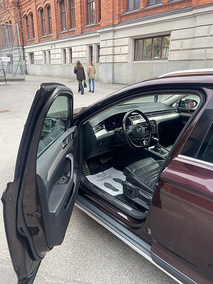 Volkswagen Passat Alltrack 4 of 7