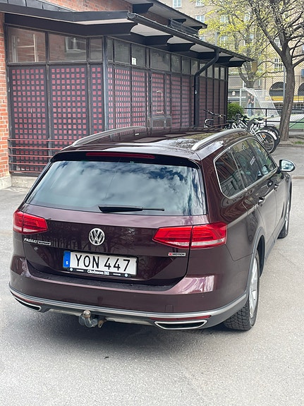 Volkswagen Passat Alltrack 3 of 7