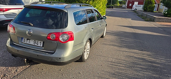 Volkswagen Passat 2 of 3