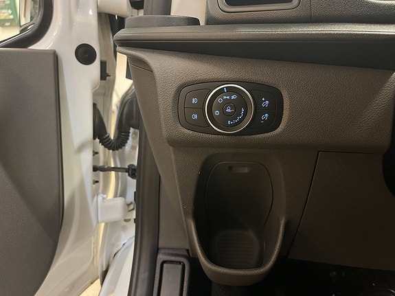 Ford Transit Custom 27 of 29