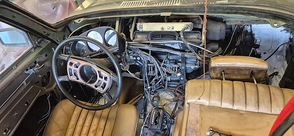 Mercedes-Benz 350 SE 6 of 7