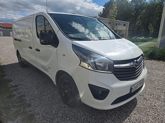 Opel Vivaro 12 of 15