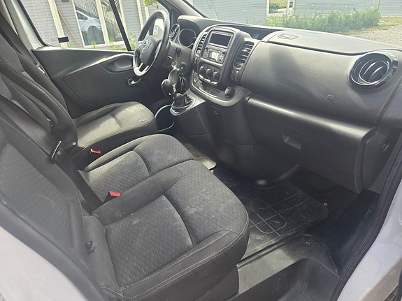 Opel Vivaro 9 of 15