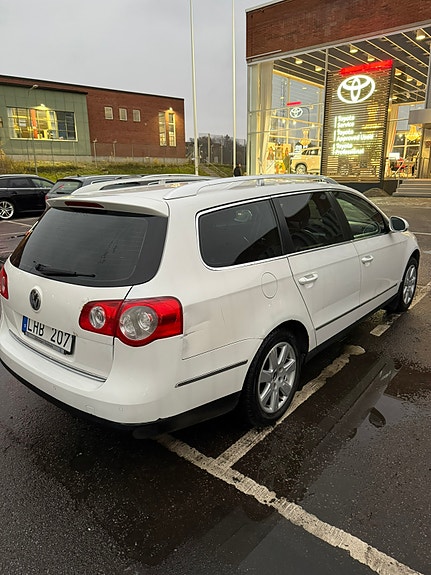 Volkswagen Passat 3 of 8