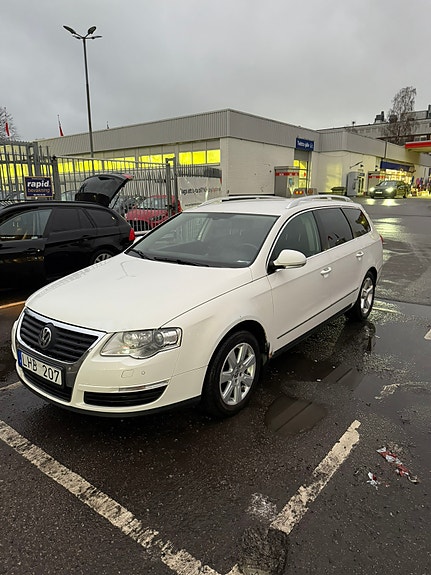 Volkswagen Passat 2 of 8