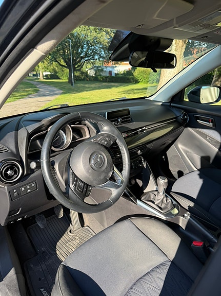 Mazda 2 4 of 4