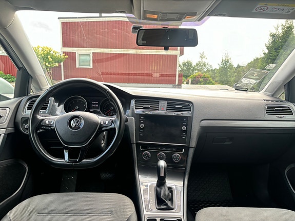 Volkswagen Golf VII 6 of 9