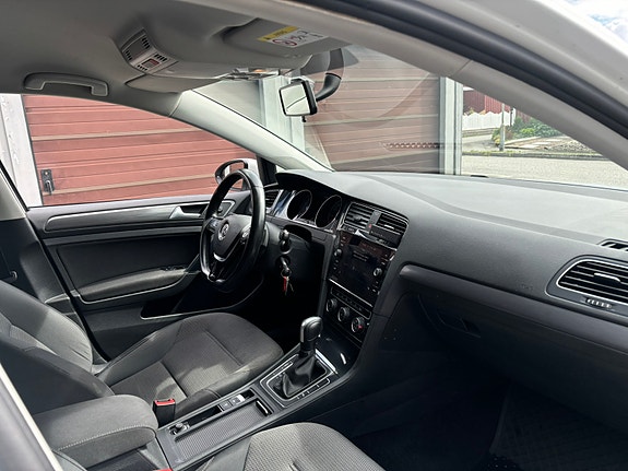 Volkswagen Golf VII 5 of 9