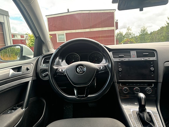 Volkswagen Golf VII 7 of 9