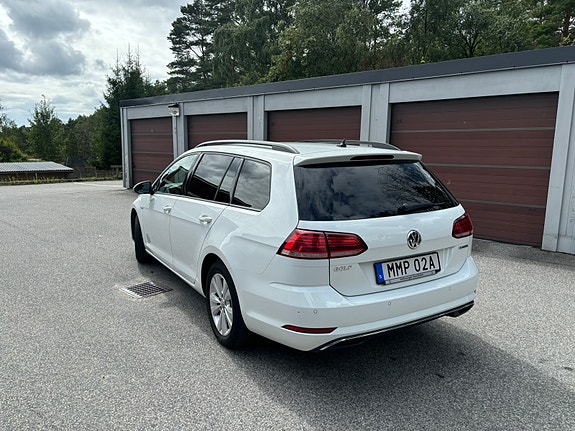 Volkswagen Golf VII 2 of 9