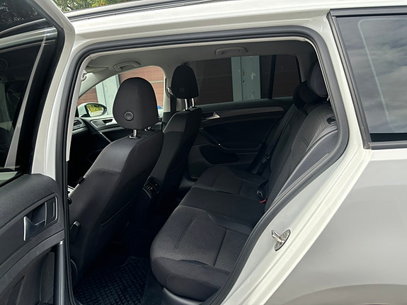 Volkswagen Golf VII 8 of 9