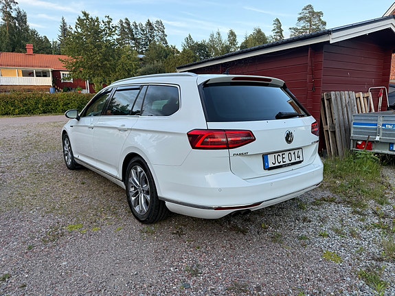 Volkswagen Passat 2 of 10