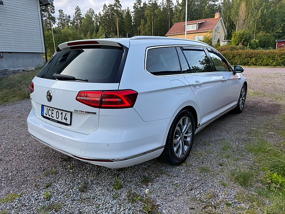 Volkswagen Passat 3 of 10