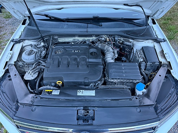Volkswagen Passat 10 of 10