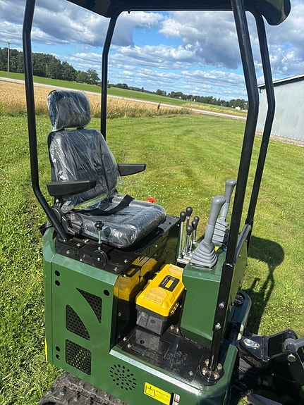 Minigrävare / Grävmaskin Diesel 1.2T. Bomsväng. OMG LEV 3 of 9