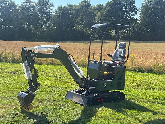 Minigrävare / Grävmaskin Diesel 1.2T. Bomsväng. OMG LEV
