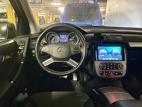 Mercedes-Benz R350 8 of 15