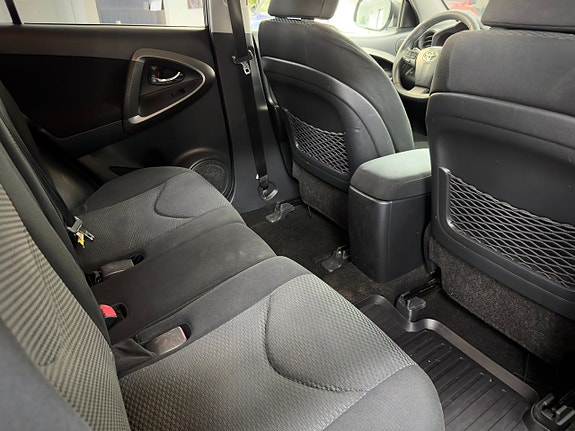 Toyota RAV4 16 of 17
