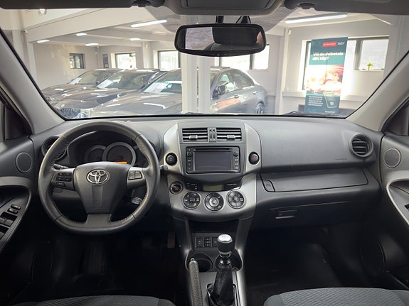 Toyota RAV4 14 of 17