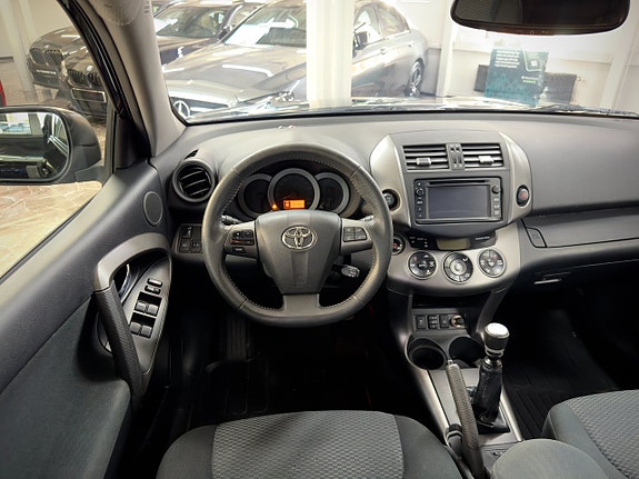Toyota RAV4 13 of 17