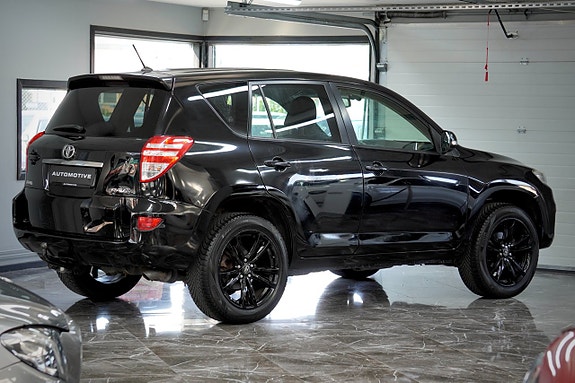Toyota RAV4 4 of 17