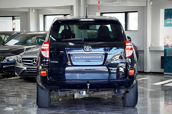 Toyota RAV4 3 of 17