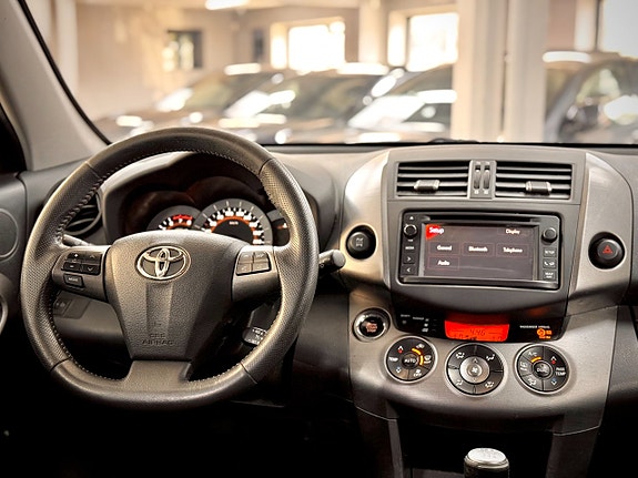 Toyota RAV4 11 of 17