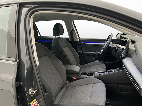 Volkswagen Golf VIII 11 of 30