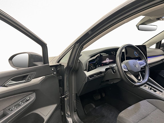 Volkswagen Golf VIII 18 of 30