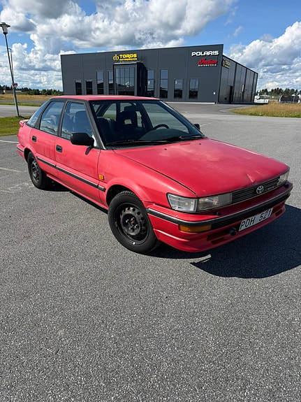 Toyota Corolla 2 of 13