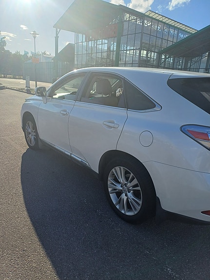 Lexus RX450h 3 of 8