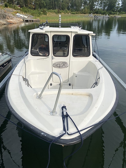 Hyttbåt Lami 570 AC - åk skyddat för väder & vind. 2 of 5