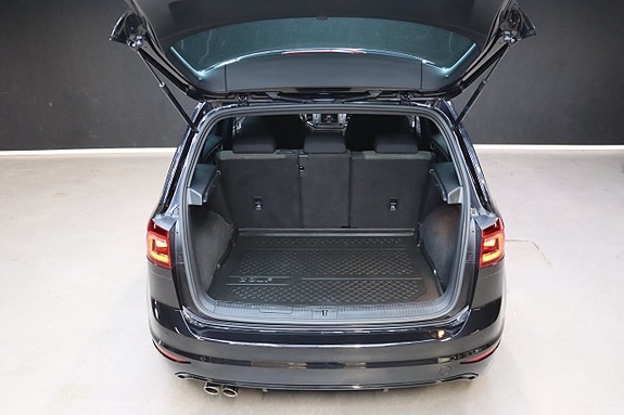 Volkswagen Golf Sportsvan 18 of 30