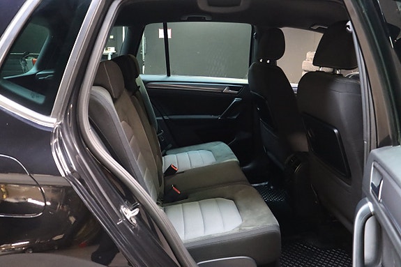 Volkswagen Golf Sportsvan 12 of 30