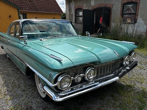 Oldsmobile 88 2 of 14