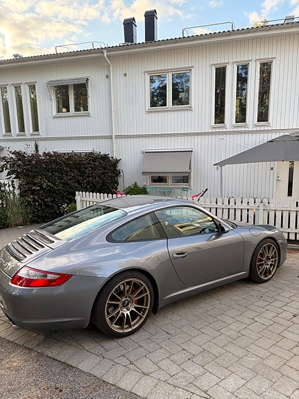 Porsche 911 Carrera S 2 of 8