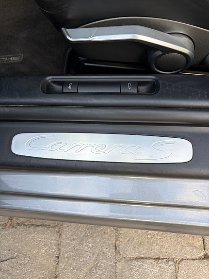 Porsche 911 Carrera S 6 of 8