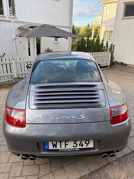 Porsche 911 Carrera S 4 of 8