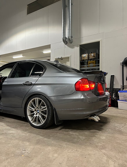 BMW 320d 3 of 6