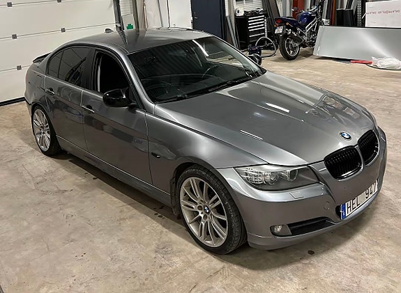 BMW 320d 2 of 6