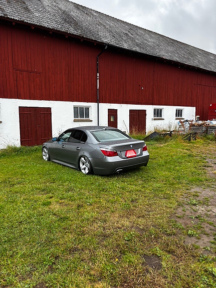 BMW 525d 3 of 5