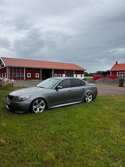 BMW 525d 2 of 5
