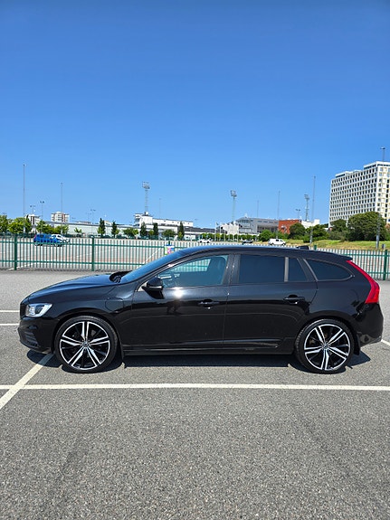 Volvo V60 2 of 20